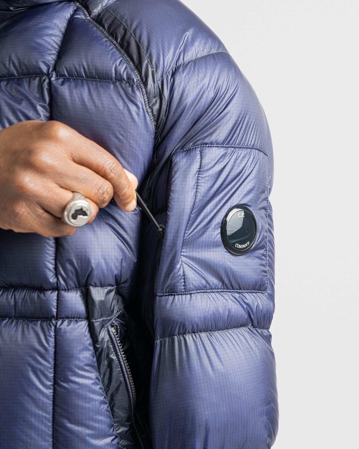 Warme CP Pufferjacke Estate Blue: Stylische, wasserabweisende Winterjacke für Herren