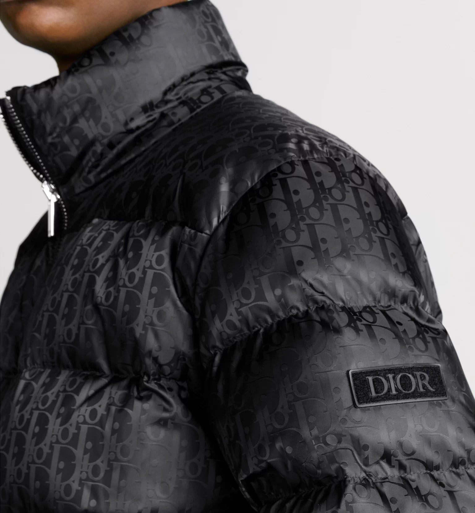 Eleganter Warmer 'D' Oblique Puffer Mantel Schwarz für Damen