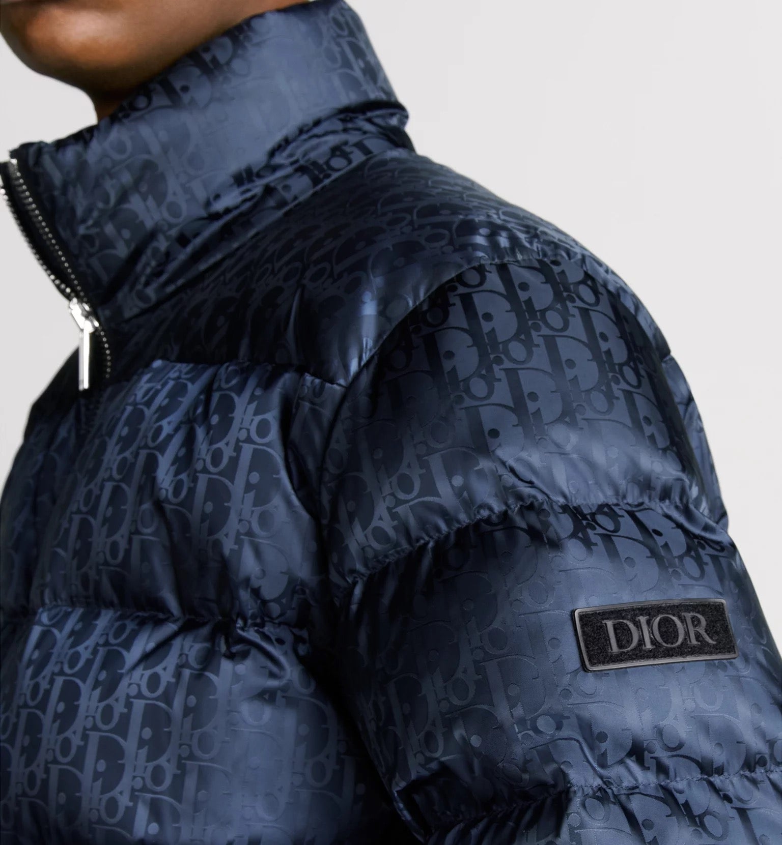 Stylische D Oblique Pufferjacke Blau: Warmer Winter-Chic für Damen