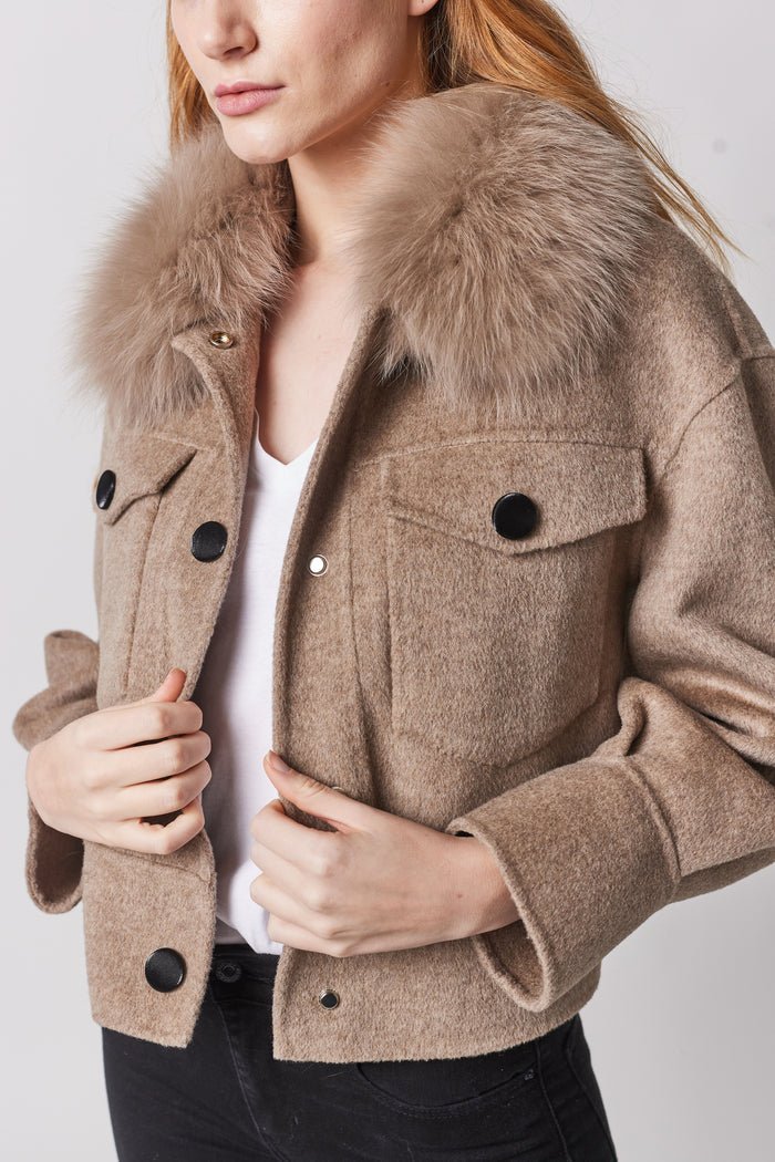 Elegante Camélia Col Doux Jacke: Weicher Webpelzkragen für stilvolle Wärme