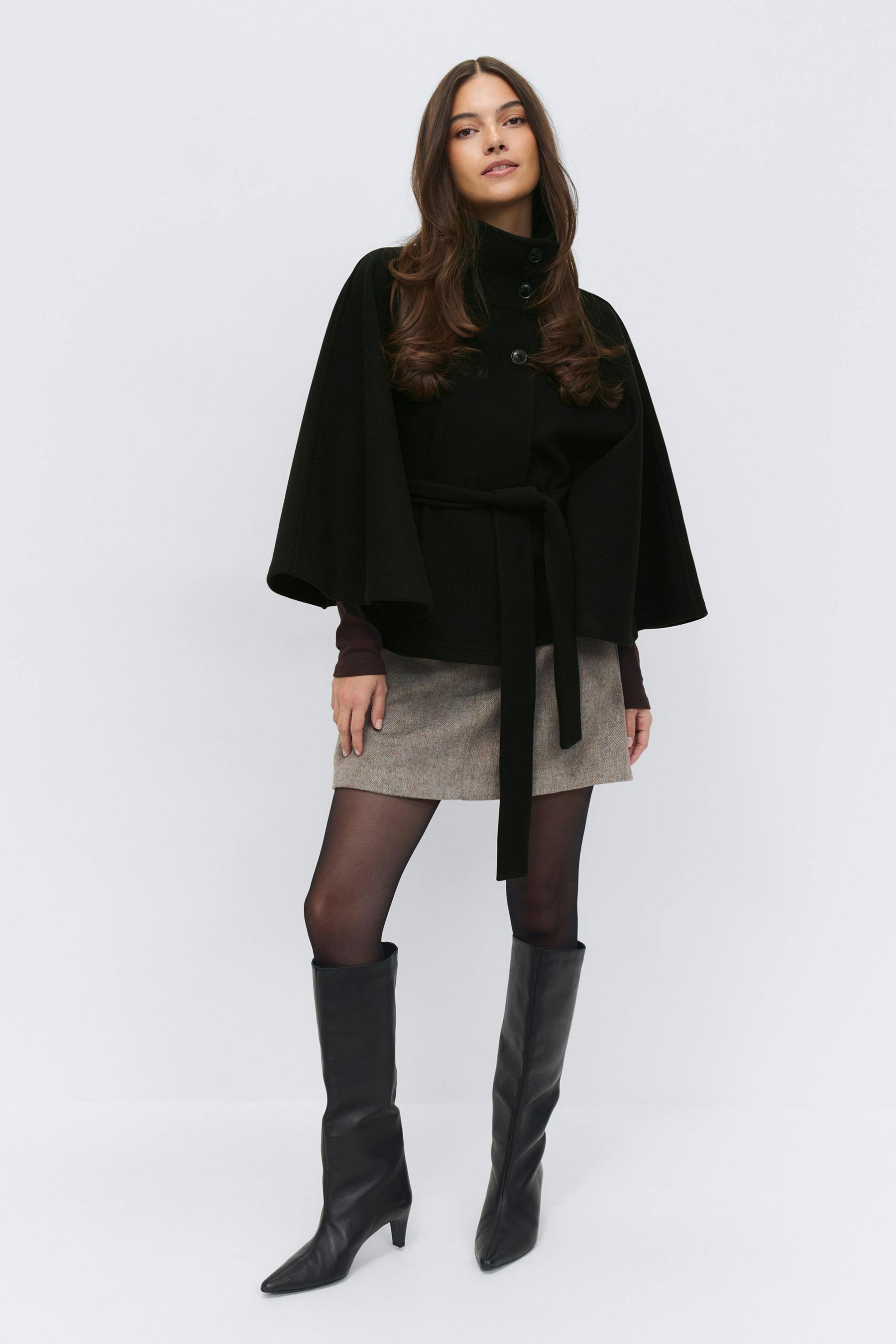 Gina Tricot Schwarze Cape-Jacke mit Gürtel und weiten Ärmeln