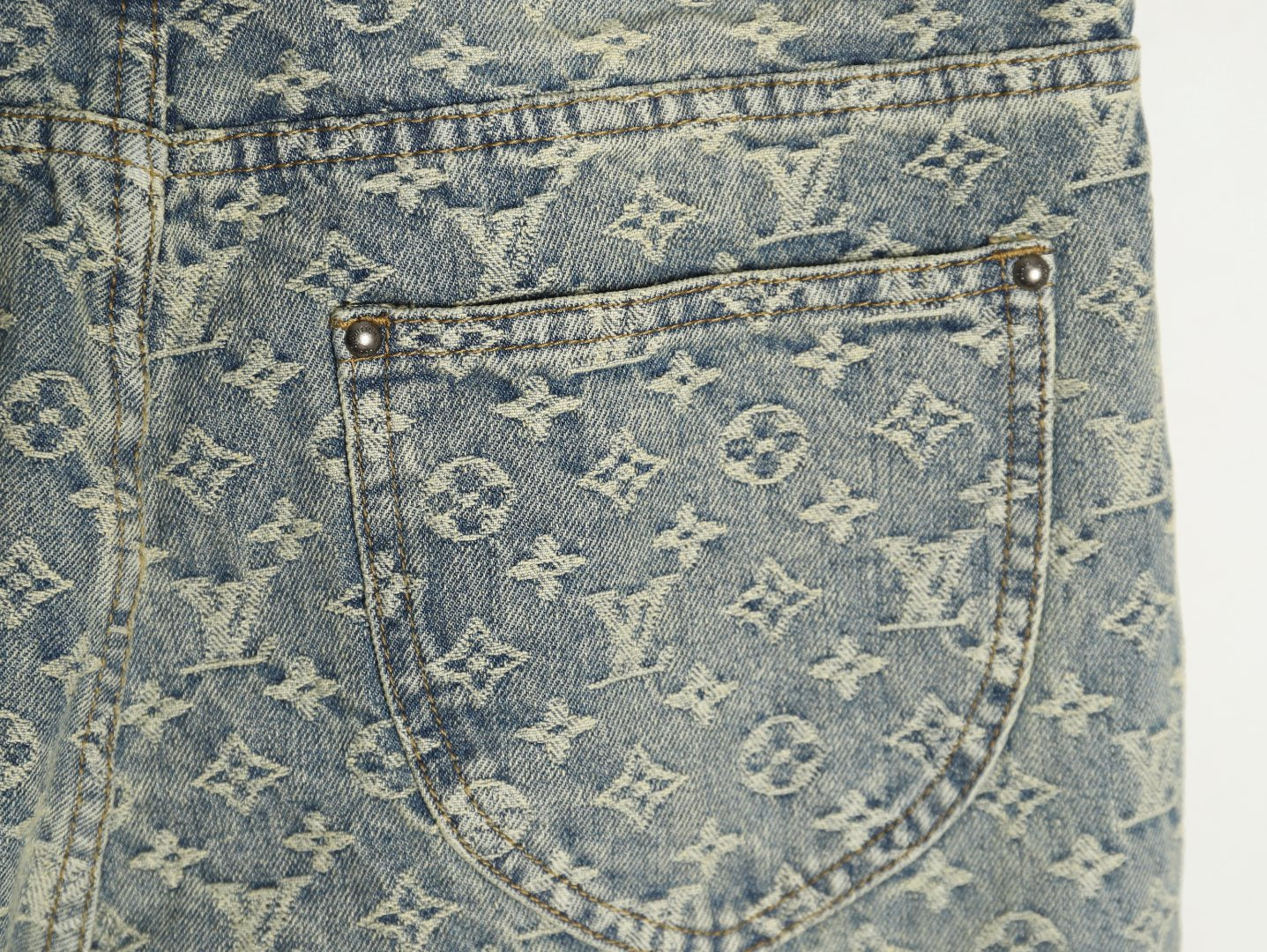 L Jeans
