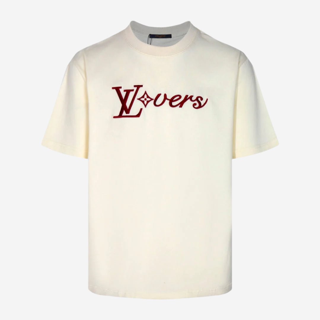 https://cdn.shopify.com/s/files/1/0901/0413/6028/files/t-shirt-louis-vuitton-cream-lv-lovers-315814.jpg?v=1743904149